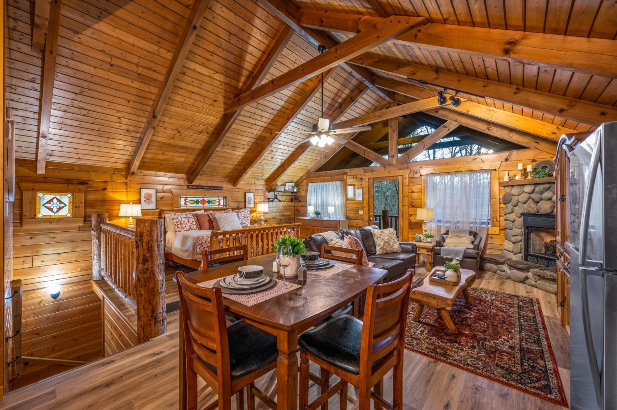 Log Cabin, Hot Tub, Fireplace, Pool Table & Views! Sevierville Zewnętrze zdjęcie
