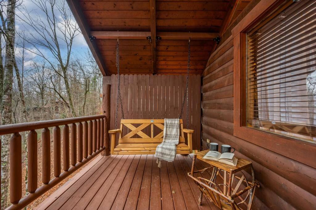 Log Cabin, Hot Tub, Fireplace, Pool Table & Views! Sevierville Zewnętrze zdjęcie