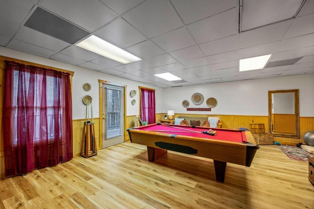 Log Cabin, Hot Tub, Fireplace, Pool Table & Views! Sevierville Zewnętrze zdjęcie