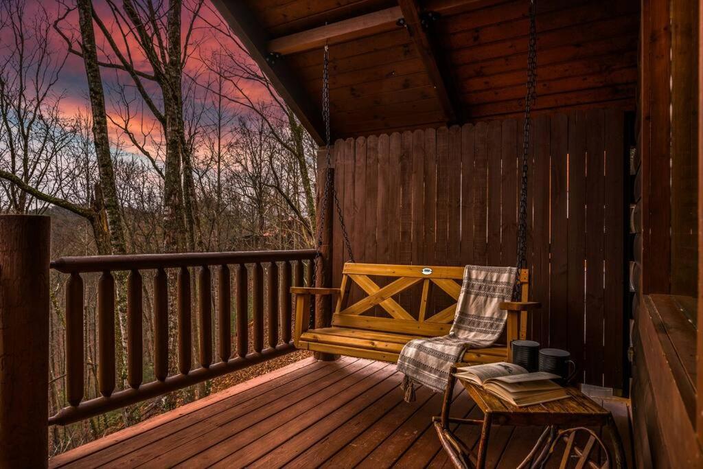 Log Cabin, Hot Tub, Fireplace, Pool Table & Views! Sevierville Zewnętrze zdjęcie