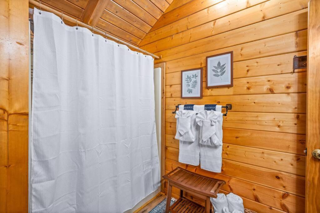 Log Cabin, Hot Tub, Fireplace, Pool Table & Views! Sevierville Zewnętrze zdjęcie