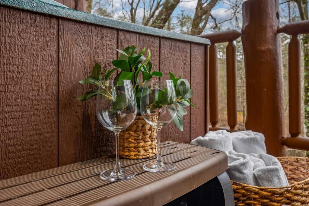 Log Cabin, Hot Tub, Fireplace, Pool Table & Views! Sevierville Zewnętrze zdjęcie