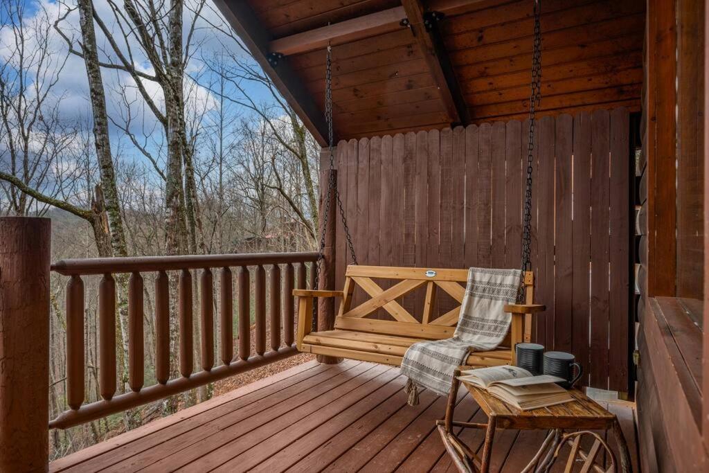 Log Cabin, Hot Tub, Fireplace, Pool Table & Views! Sevierville Zewnętrze zdjęcie