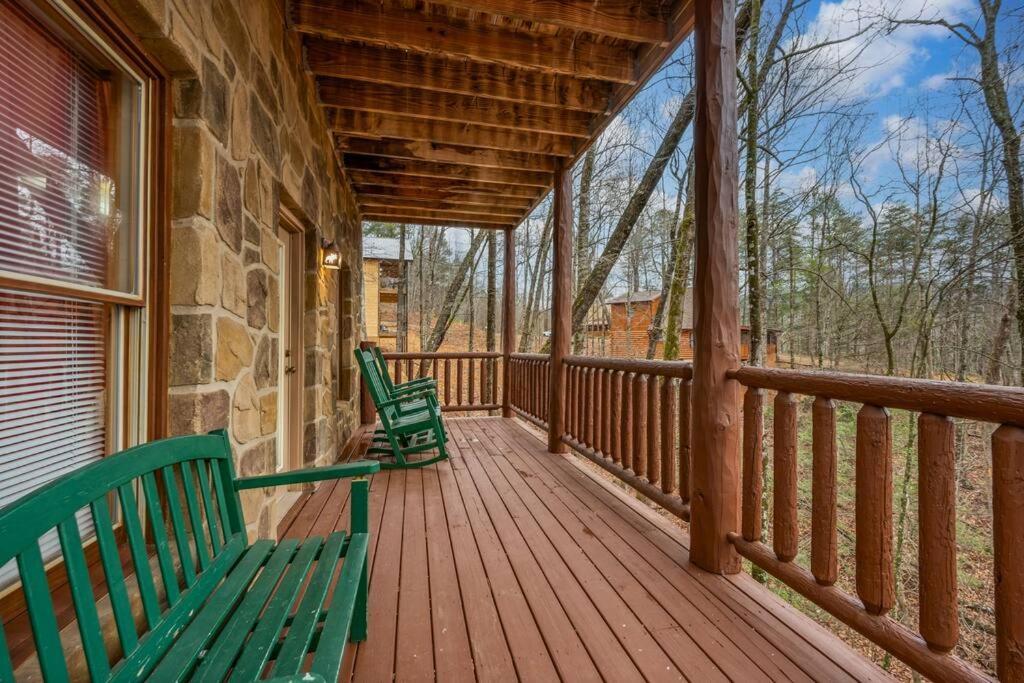 Log Cabin, Hot Tub, Fireplace, Pool Table & Views! Sevierville Zewnętrze zdjęcie