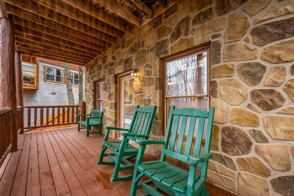 Log Cabin, Hot Tub, Fireplace, Pool Table & Views! Sevierville Zewnętrze zdjęcie