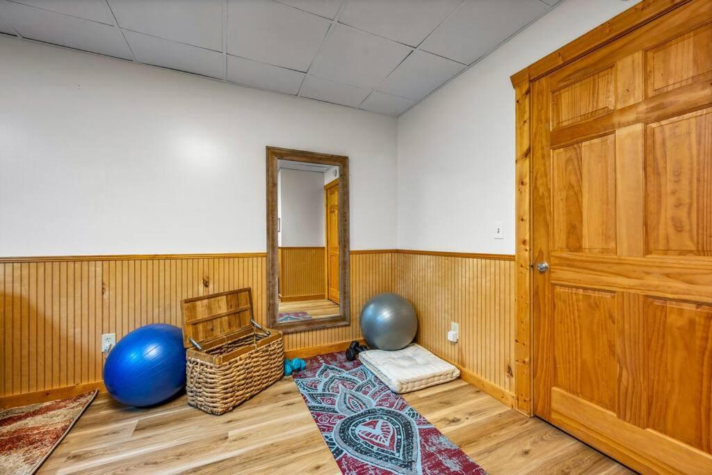 Log Cabin, Hot Tub, Fireplace, Pool Table & Views! Sevierville Zewnętrze zdjęcie