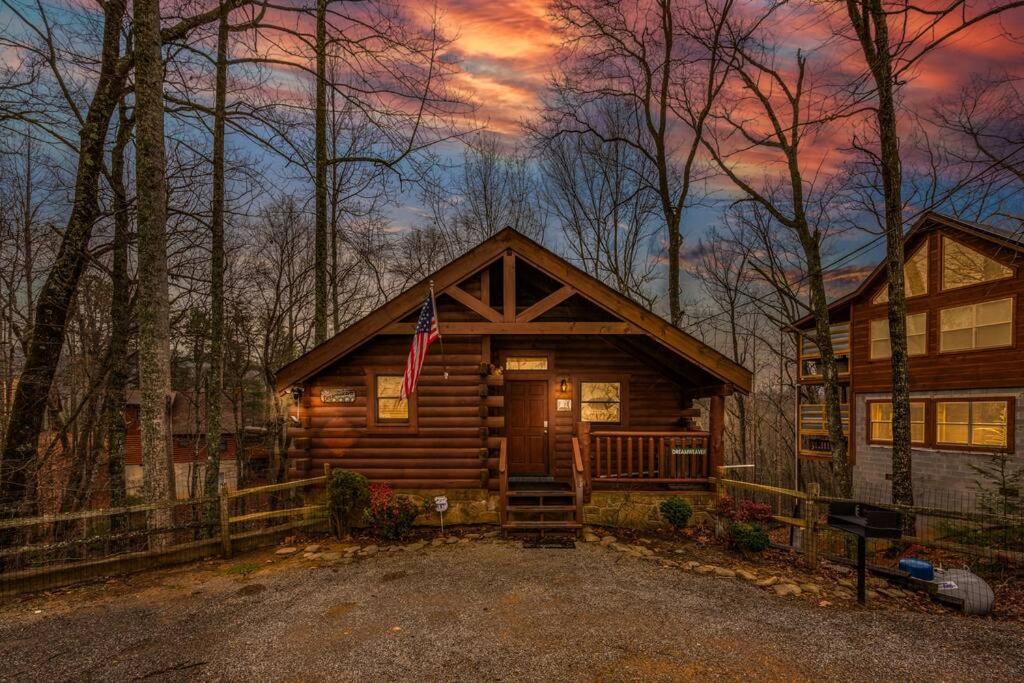 Log Cabin, Hot Tub, Fireplace, Pool Table & Views! Sevierville Zewnętrze zdjęcie