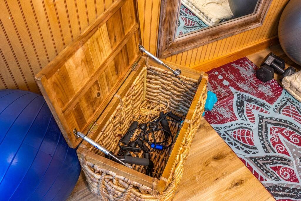 Log Cabin, Hot Tub, Fireplace, Pool Table & Views! Sevierville Zewnętrze zdjęcie
