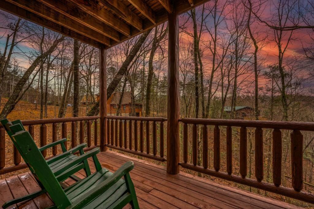 Log Cabin, Hot Tub, Fireplace, Pool Table & Views! Sevierville Zewnętrze zdjęcie