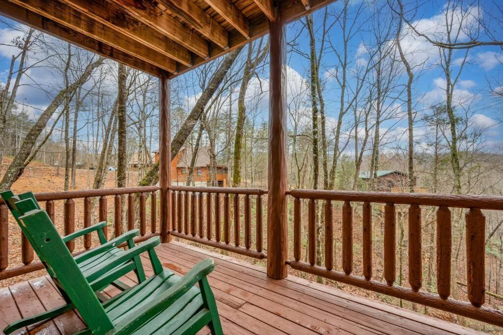 Log Cabin, Hot Tub, Fireplace, Pool Table & Views! Sevierville Zewnętrze zdjęcie